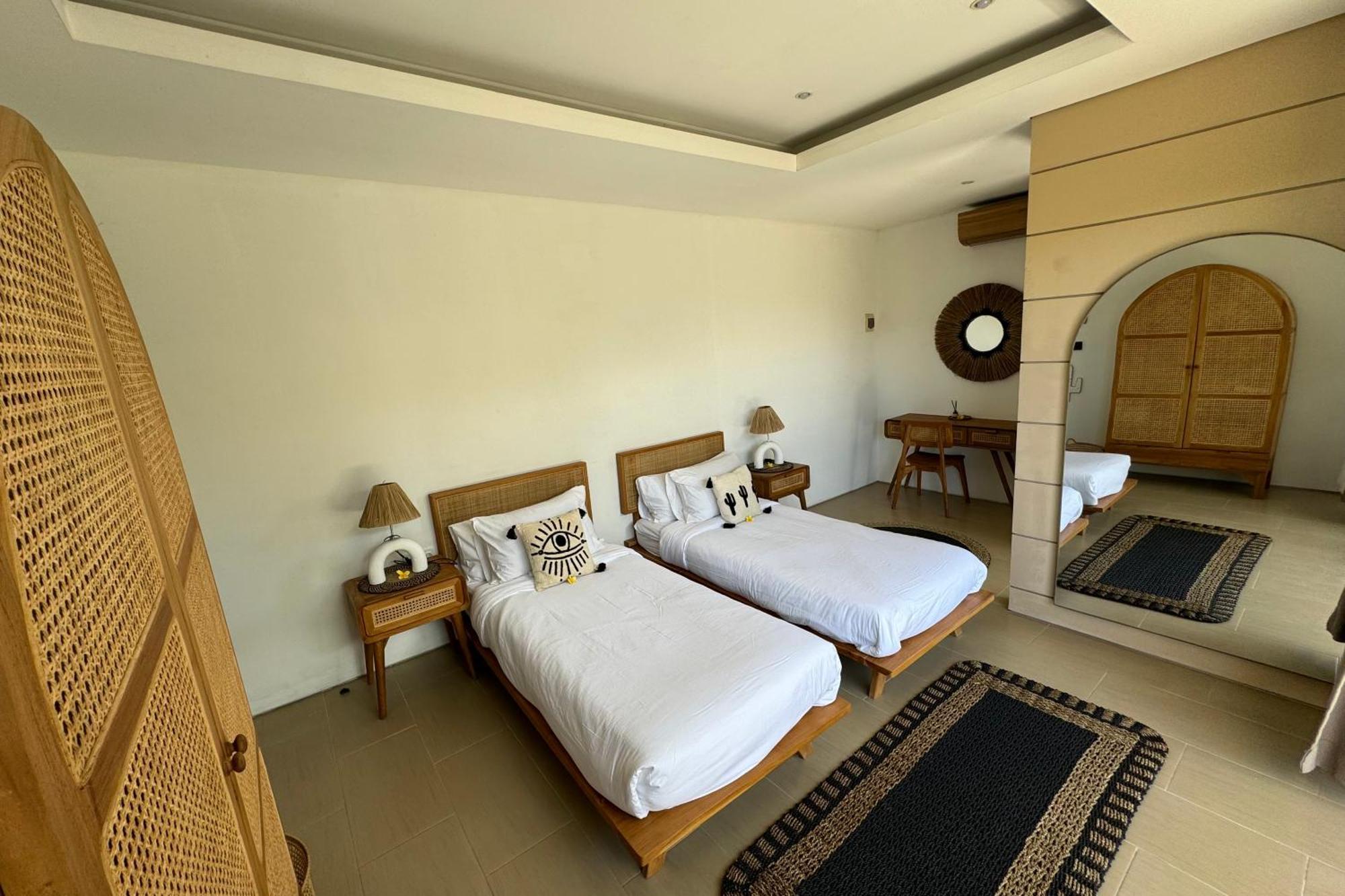 Admire - A Luxury Private With Pool Legian